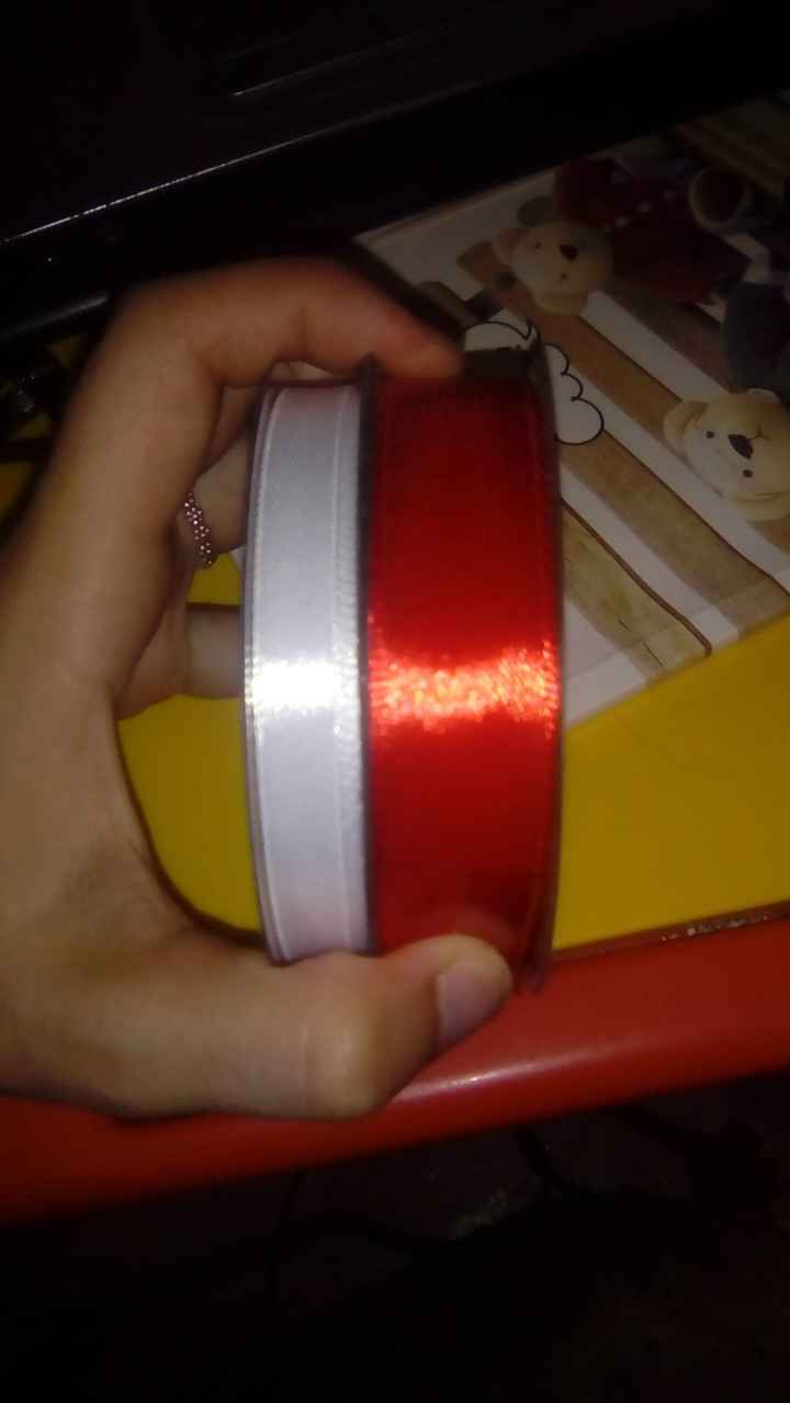 Fitas para os laços dos carros - chineses - branca 1€ e vermelha 2€