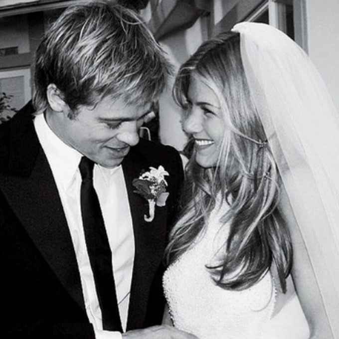 Jennifer Aniston, aquariana, no casamento com Brad Pitt, em 2000 