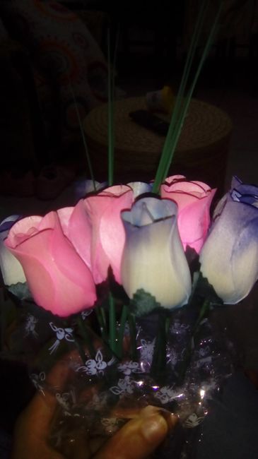 Vista lateral - Branco, Azul & Rosa
