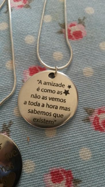 a amizade é como as estrelas, não as vemos a toda a hora mas sabemos que existem