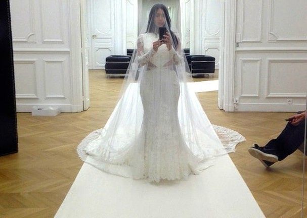 Kim Kardashian - Balança