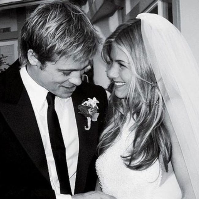 Jennifer Aniston, aquariana, no casamento com Brad Pitt, em 2000 