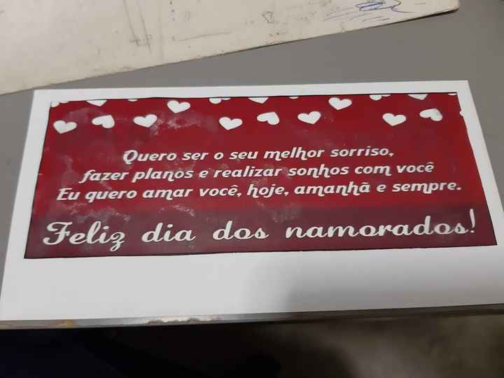 Tá um cadinho manchado porque o noivinho é uma desgraça e molhou o envelope: