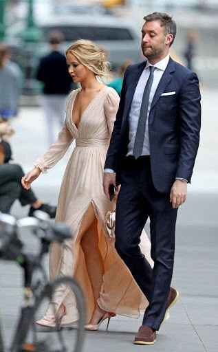 Jennifer Lawrence disse SIM 👰💍 - 1