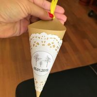 Cone para o arroz e flores
