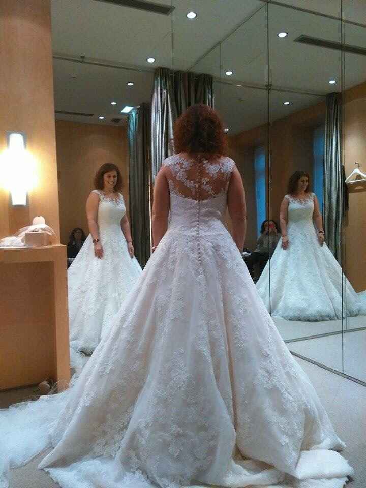 O vosso vestido tem botões nas costas? - 1