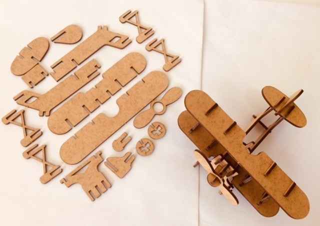 3. Kit de Montagem Avião em MDF