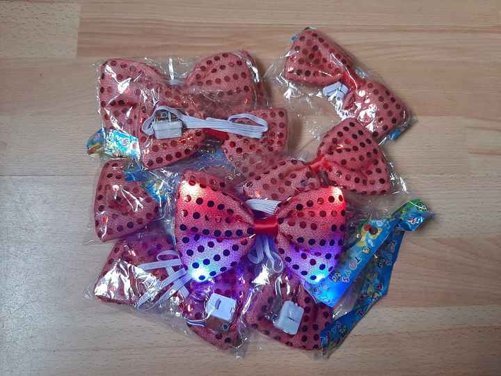 Acessórios para a Hora Louca: Gravatas e Laços Luminosos ✔️ - 1