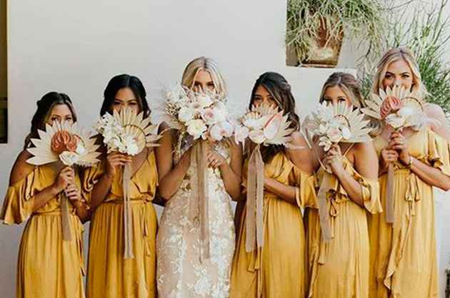 Pantone® 2021: Inspirações para Vestidos das Damas de Honor 👰🤵🖤💛 - 2