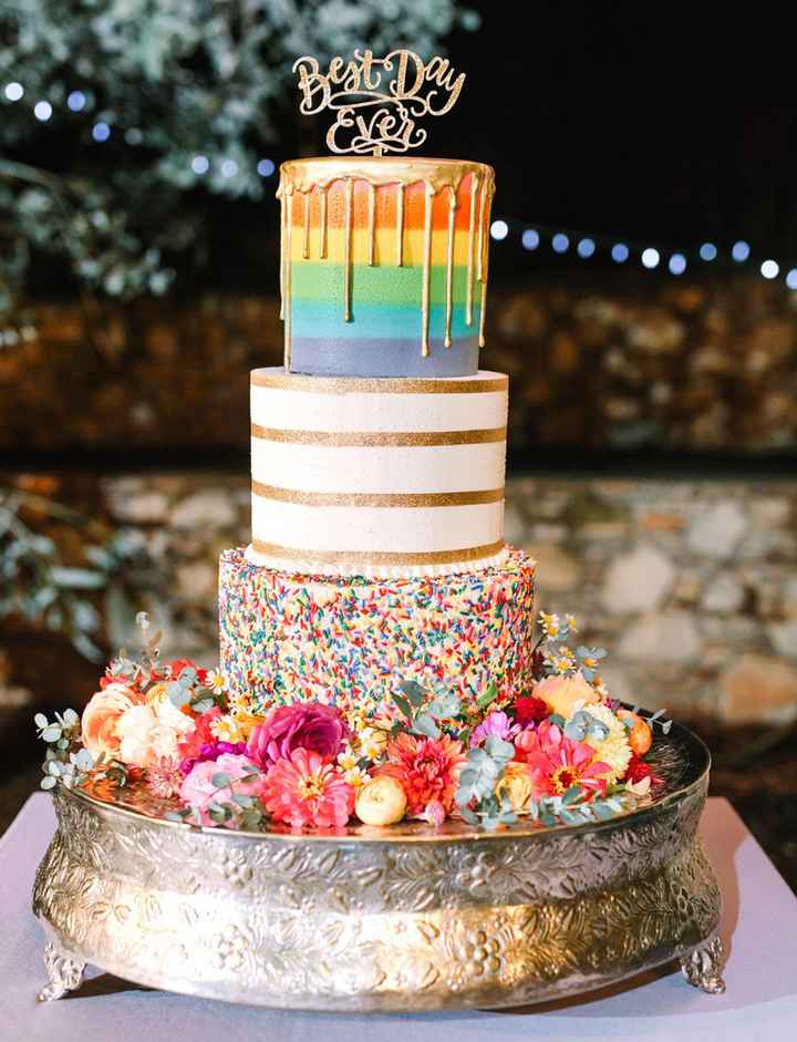 o Arco-íris invade a Comunidade: 3 Inspirações para Bolos de Casamento 🌈 - 2