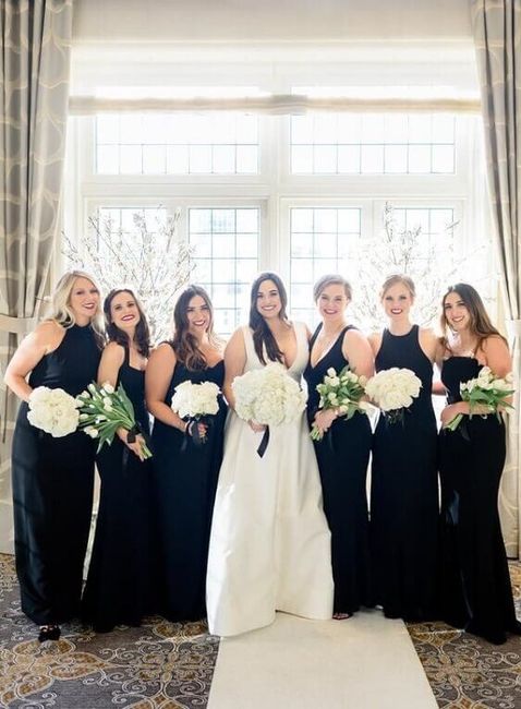 E se a cor do vosso casamento fosse... Preto | 10 inspirações para os Vestidos das Damas de Honor ⚫👗 10