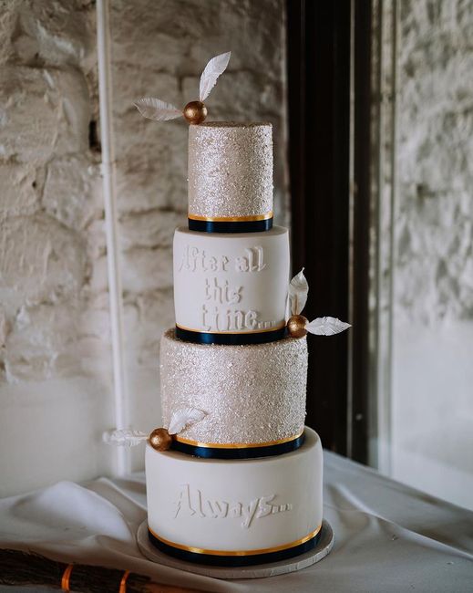 Para os fãs de Harry Potter: 5 inspirações de Bolos de Casamento 🍰⚡🧙 - 1