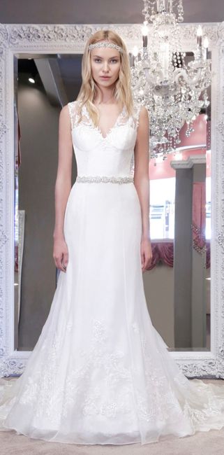 4) Se você gosta de vestido com strass...
