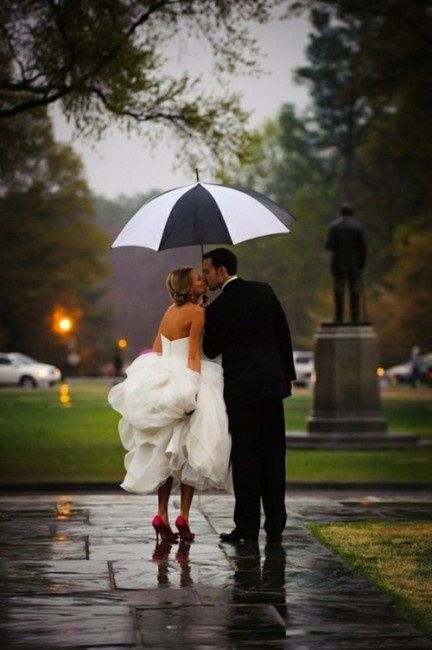 6) Trash the Dress na chuva! 
