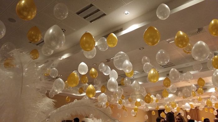 A decoração do teto do salão