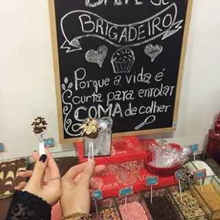 4) Bar de brigadeiros