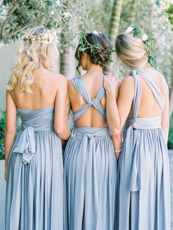 Vestidos iguais para as madrinhas. Ou não. 