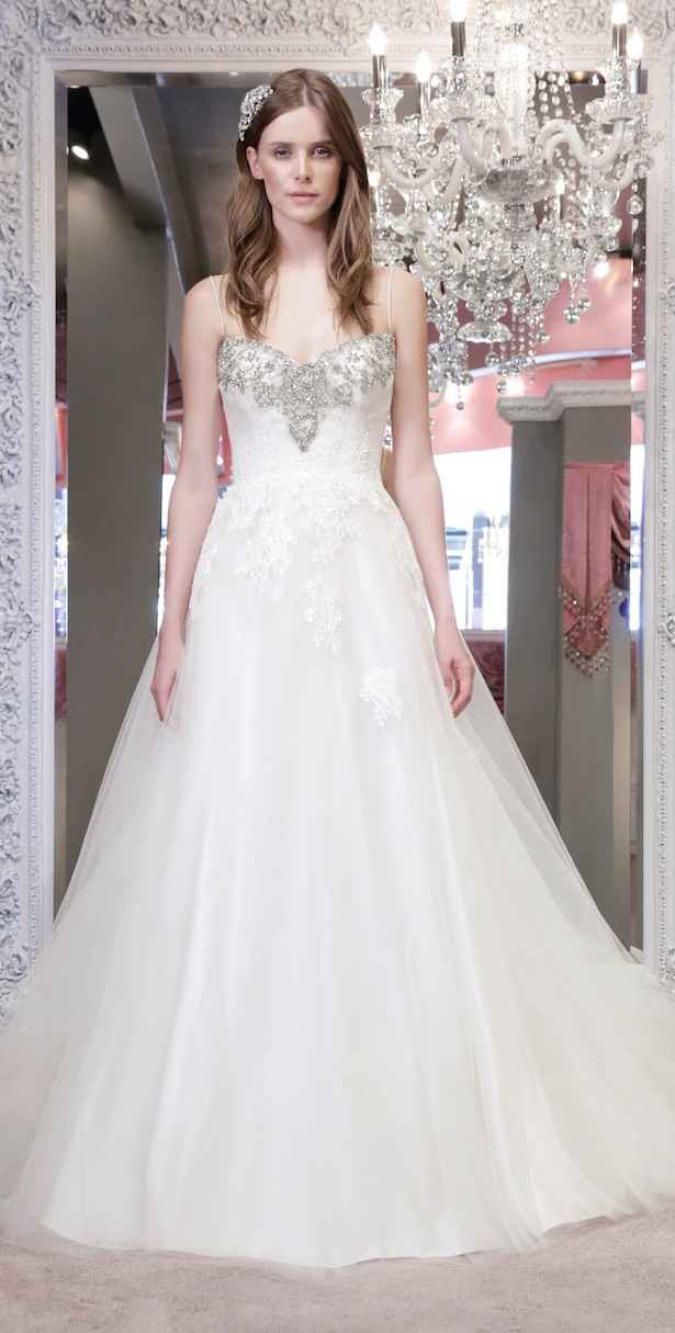 1) Se você gosta de vestido com strass...