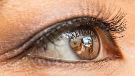 3) Fotos no reflexo dos olhos