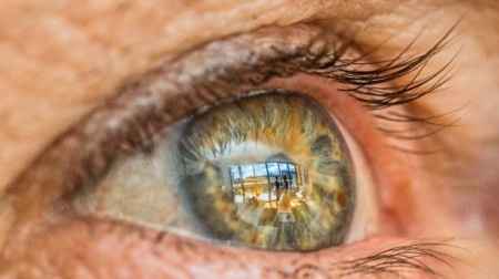 4) Fotos no reflexo dos olhos