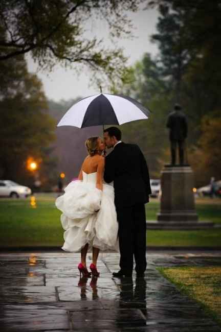 6) Trash the Dress na chuva! 