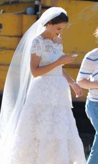 1) No filme Miss Meadows