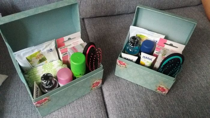 Kits de Emergência (Senhoras à esquerda e Senhores à direita)