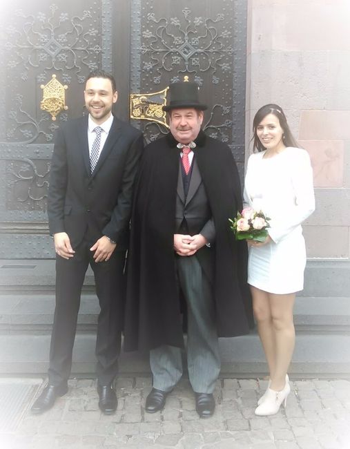 Nós e o senhor do registo civil que nos esperou a porta :)