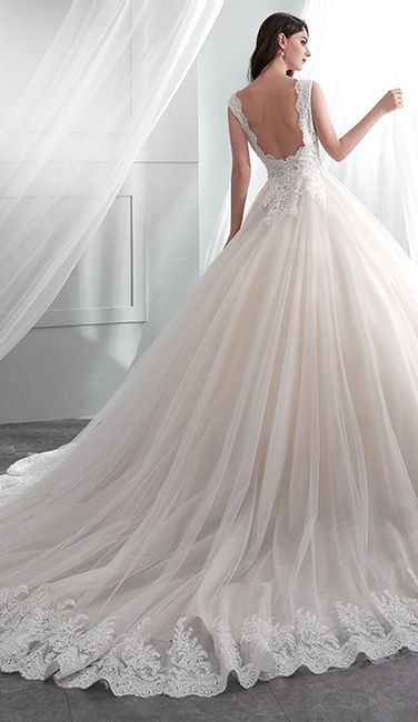 O corte do vestido de noiva vai ser __________ - 2