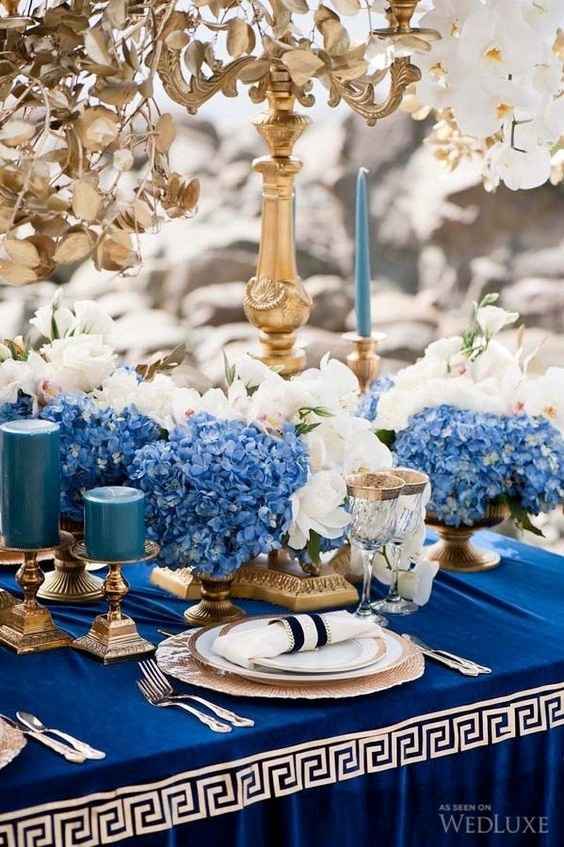 Tons: azul e dourado