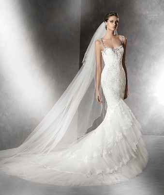 Vestido com véu simples