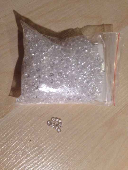 "Pedras de vidro" em forma de diamante (pequeninas)