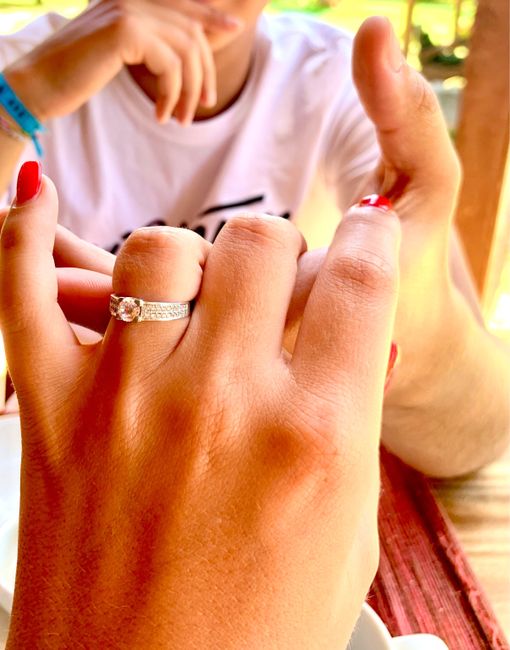 Bora partilhar o nosso anel de noivado? 💍😍 2