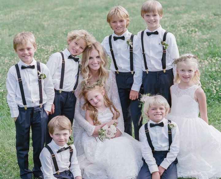 Ajuda com a roupa dos filhos da noiva 5