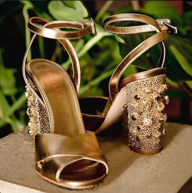 o Arco-íris 🌈invade a Comunidade  Inspirações com dourado  para Sapatos de Noiva 4