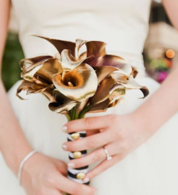 O🌈 Arco-íris invade a Comunidade com Inspirações em Dourado para Ramo da noiva  💐 1