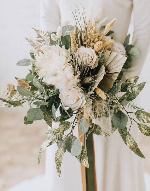 O🌈 Arco-íris invade a Comunidade com Inspirações em Dourado para Ramo da noiva  💐 6