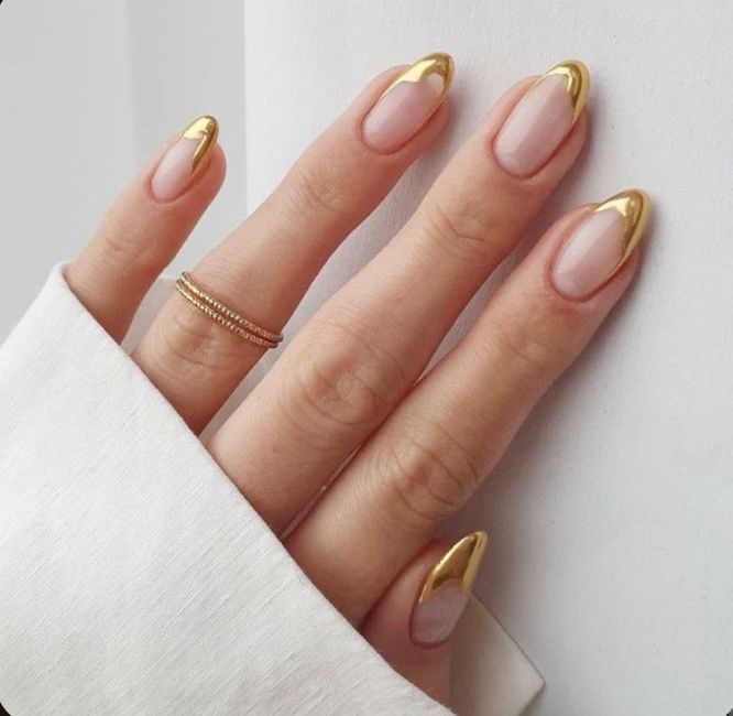 Last one🤩 O🌈 Arco-íris invade a Comunidade com Inspirações em Dourado para unhas 💅🏼 3