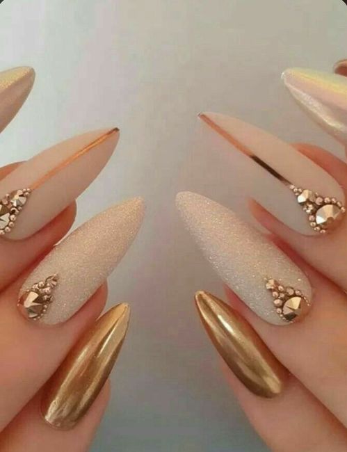 Last one🤩 O🌈 Arco-íris invade a Comunidade com Inspirações em Dourado para unhas 💅🏼 10