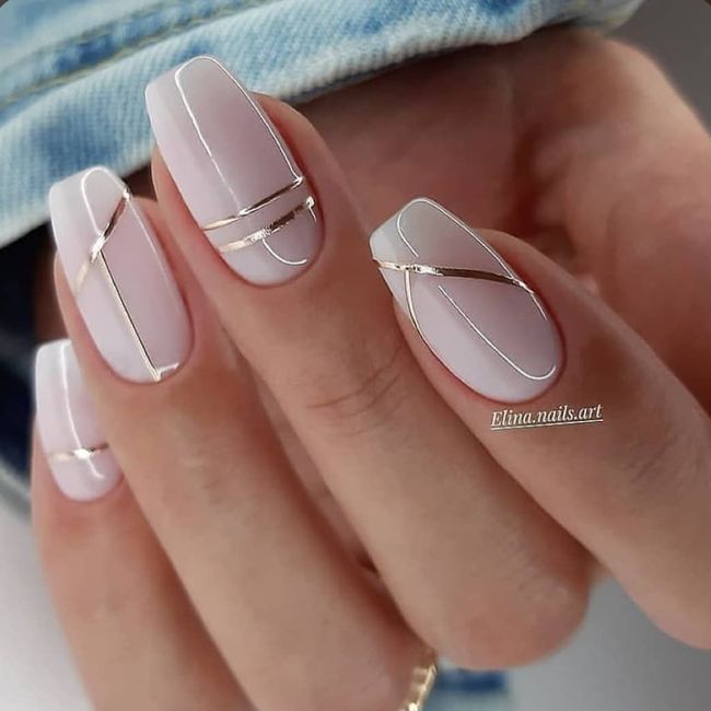 Last one🤩 O🌈 Arco-íris invade a Comunidade com Inspirações em Dourado para unhas 💅🏼 12