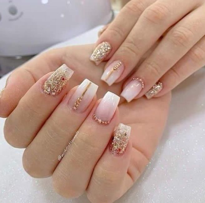 Last one🤩 O🌈 Arco-íris invade a Comunidade com Inspirações em Dourado para unhas 💅🏼 13