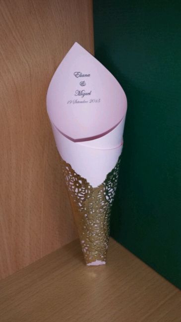 Cones para atirar o arroz <img class=