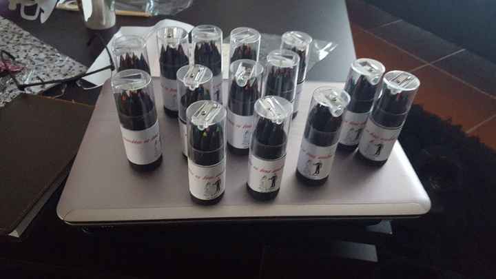 lapis para oferecer as criancas com os livros