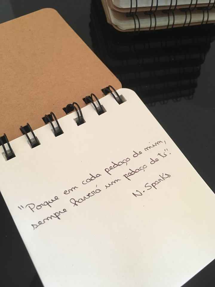 Frase escrita por mim na primeira página do bloco