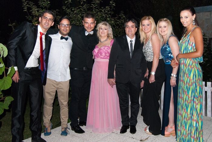 Foto da praxe, dois dos nossos 4 cavalheiros de honra, o noivo, meus pais, a minha irma e a Rita ( d