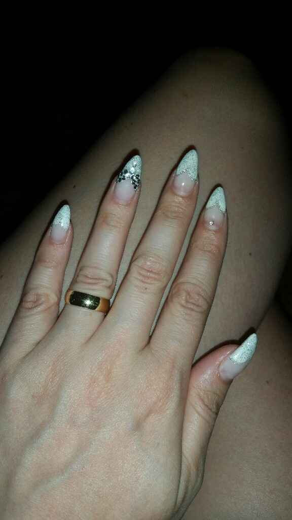Unhas e aliança de casada - 1