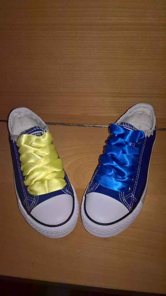 All Stars com atacadores de cetim...