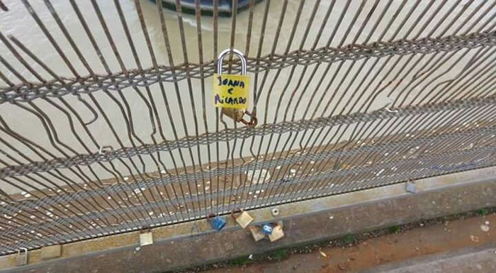 Escreve o vosso nome no cadeado do amor - 1