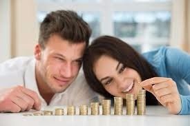 5 Converse questões financeiras com sua parceira. É importante saber o que esperar um do outro.