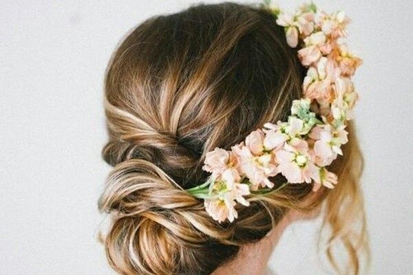 Inspirações de flores no cabelo - 10